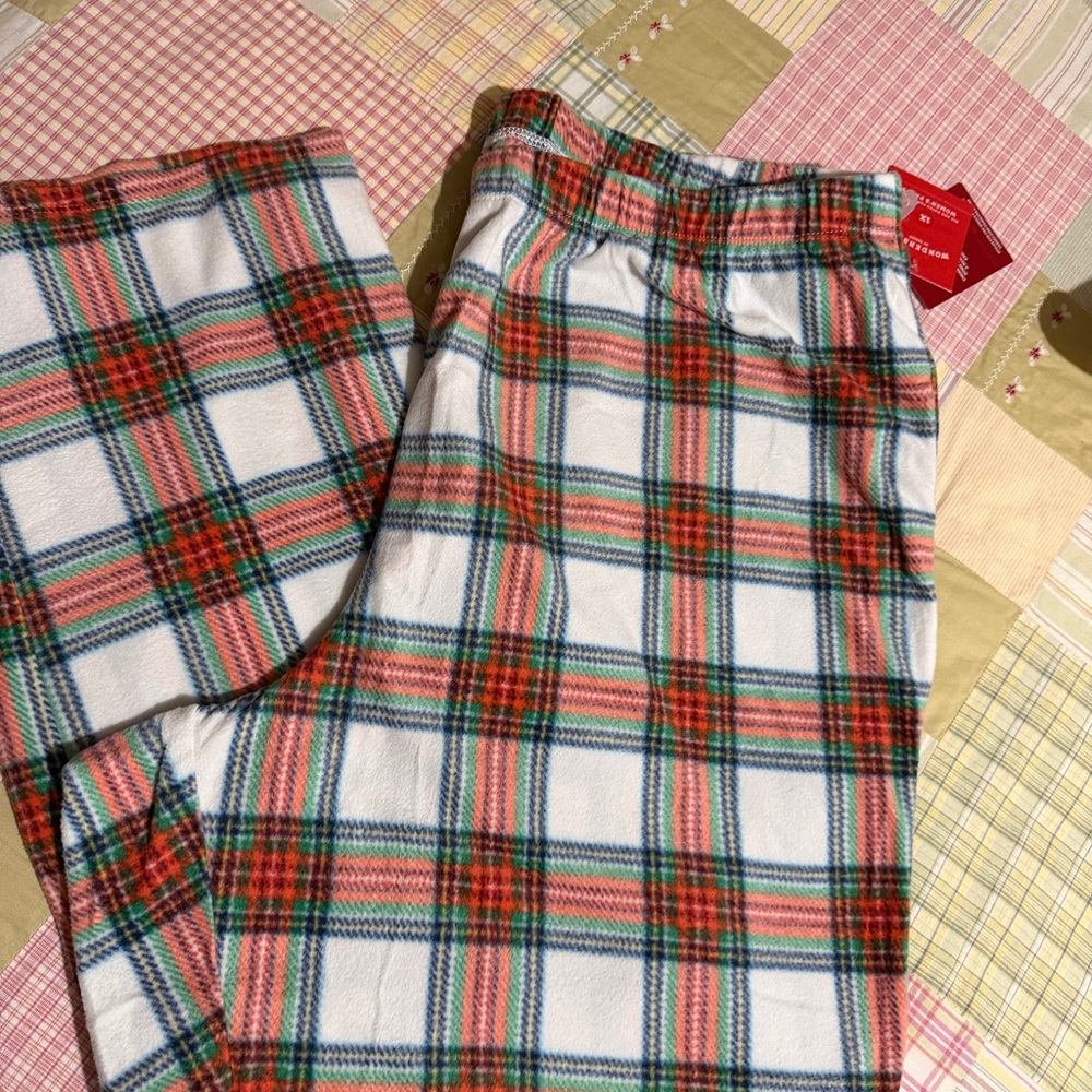 Wondershop Red and Green Plaid Ladies Size 1X PJ bottoms. NWT